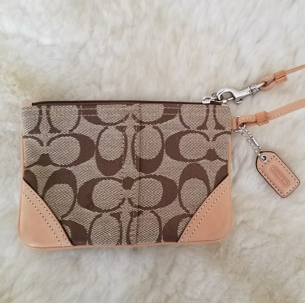 Coach wristlet (very good condition)